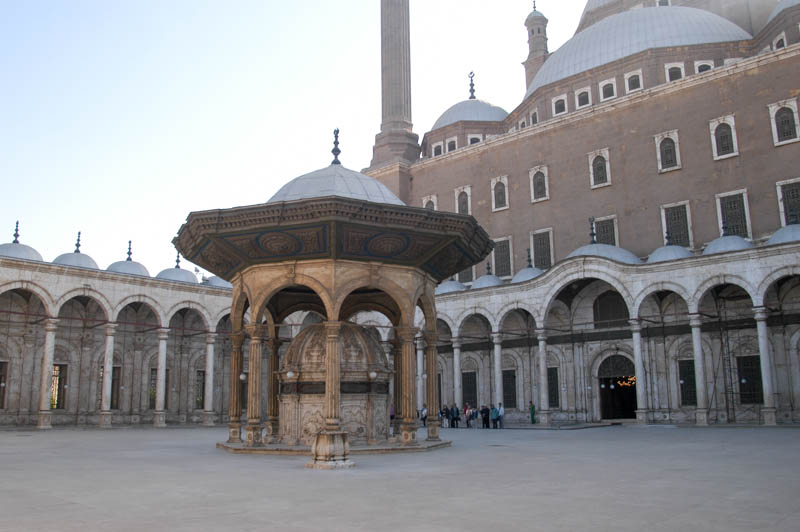 The courtyard, with the fountain, of the Alabaster Mosque
