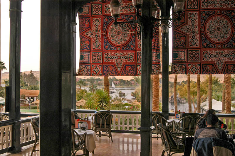 The famous veranda at the Old Cataract Hotel
