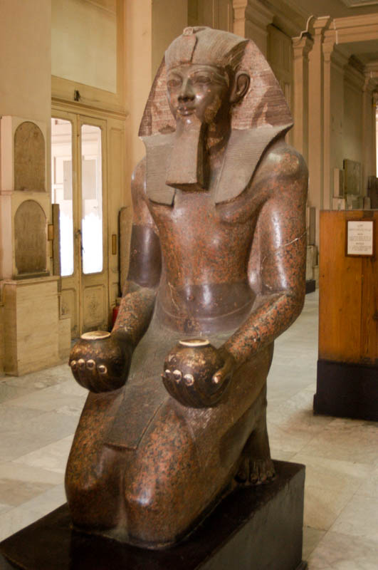 Kneeling offering status of Hatshepsut