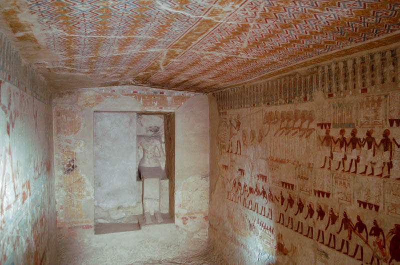 Burial chamber and statue, tomb of Userhat